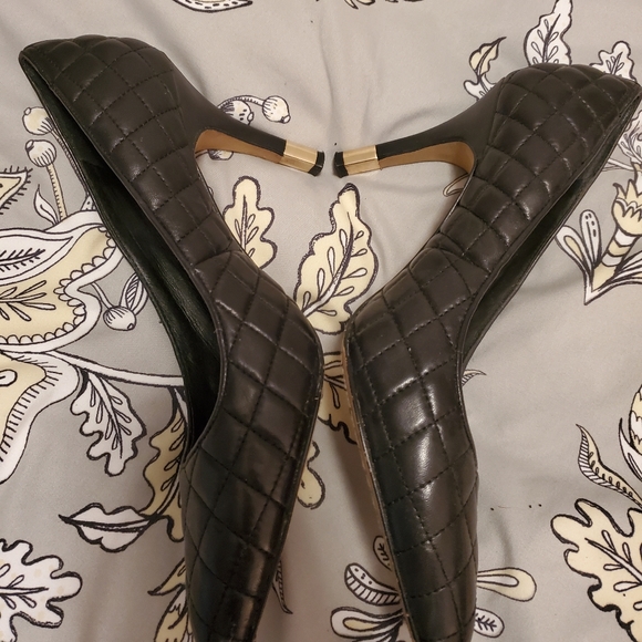Vince Camuto Odell black quilted heels size 8 - Picture 5 of 9